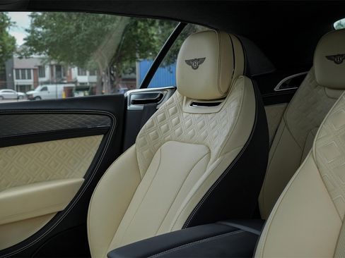 Certified 2024 Bentley Continental GT V8 image 22