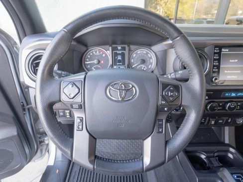 Used 2022 Toyota Tacoma TRD Off-Road image 12