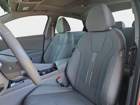 Used 2025 Hyundai Elantra SEL FWD image 17