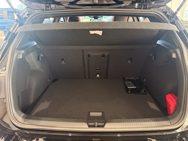 New 2026 Volkswagen GTI SE FWD image 13