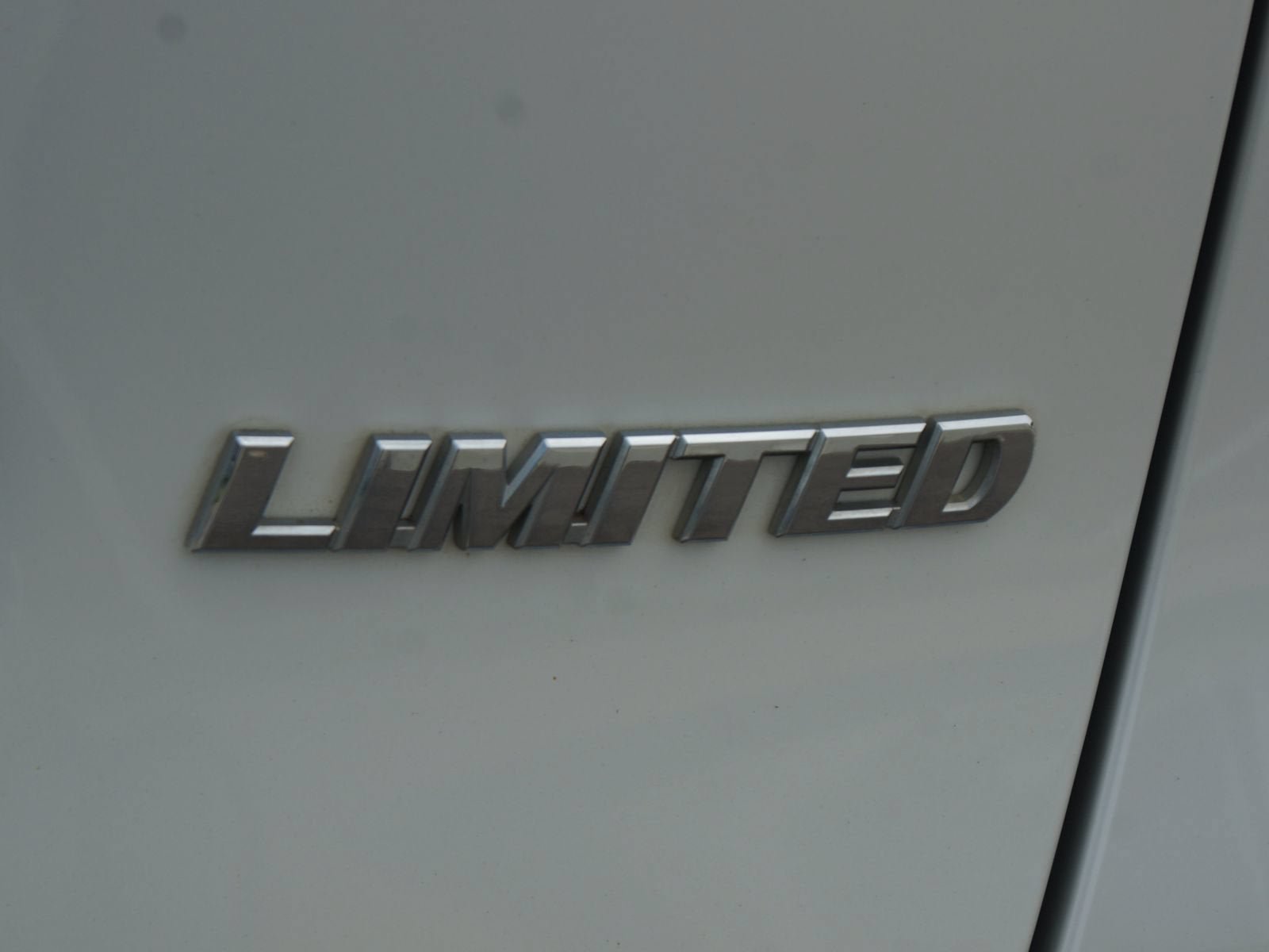 Used 2019 Toyota RAV4 Limited w/ Advanced Technology Package FWD image 22