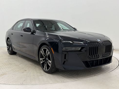 Used 2023 BMW 740i RWD image 7