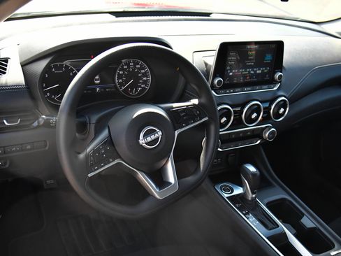 Used 2025 Nissan Sentra SV FWD image 14