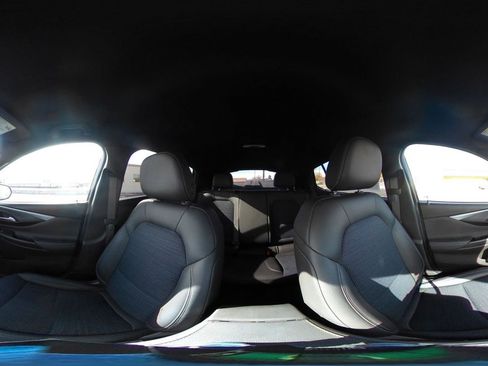 Used 2025 Buick Envista Preferred image 40