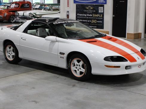 Used 1997 Chevrolet Camaro Z28 w/ Preferred Equipment Group 2 RWD image 36