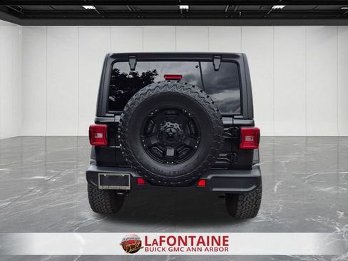 Used 2018 Jeep Wrangler Unlimited Sahara AWD/4WD image 4