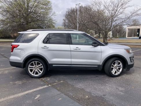Used 2016 Ford Explorer XLT w/ Equipment Group 202A image 2