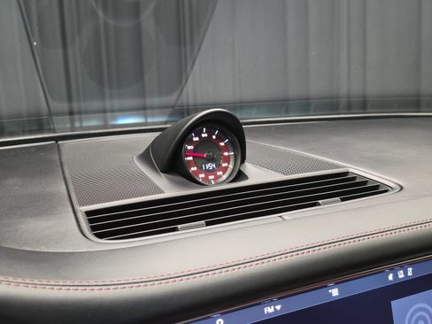 Used 2018 Porsche Panamera 4S image 25