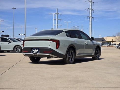 New 2026 Kia K4 LXS image 4