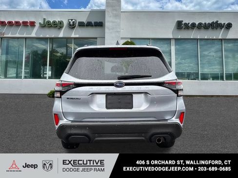 Used 2025 Subaru Forester Touring AWD/4WD image 3