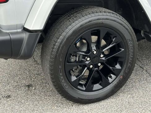 Used 2022 Jeep Wrangler Unlimited Sahara w/ Cold Weather Group image 31