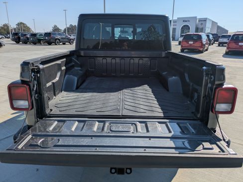 Used 2023 Jeep Gladiator Sport w/ Trailer Tow Package image 7