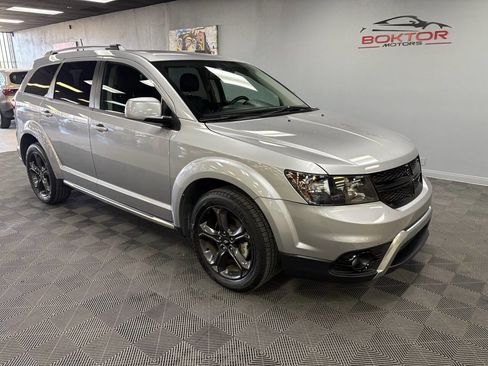 Used 2019 Dodge Journey Crossroad w/ Nav & Sun Group image 2