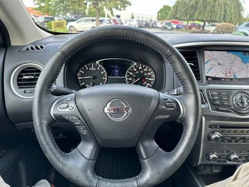 Used 2020 Nissan Pathfinder SL AWD/4WD image 36