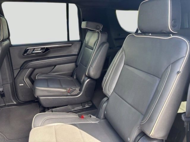 Used 2025 Chevrolet Suburban Premier AWD/4WD image 41