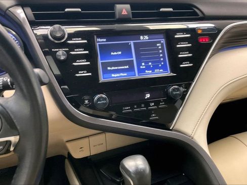 Used 2018 Toyota Camry XLE FWD image 5