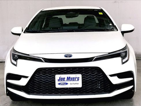 Used 2024 Toyota Corolla SE FWD image 3