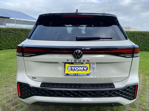 New 2026 Volkswagen Tiguan SE R-Line FWD image 6