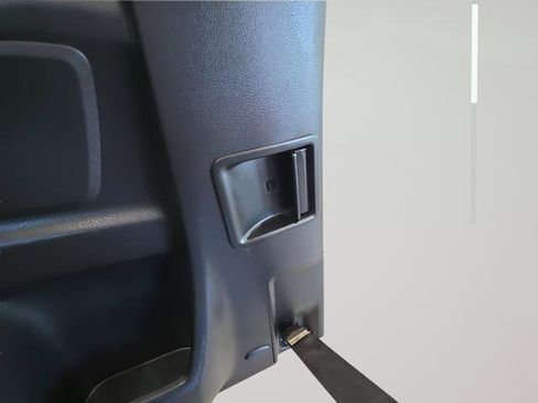 Used 2018 Toyota Tacoma SR RWD image 23