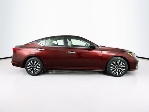 Used 2025 Nissan Altima 2.5 SV FWD image 10
