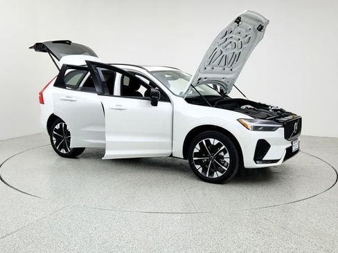 New 2026 Volvo XC60 B5 Plus w/ Climate Package image 10