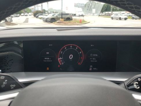 Certified 2025 Volkswagen Tiguan SE w/ Panoramic Sunroof Package FWD image 24