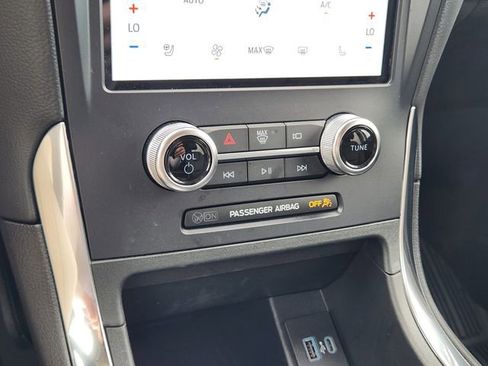 Used 2024 Ford Edge Titanium AWD/4WD image 19