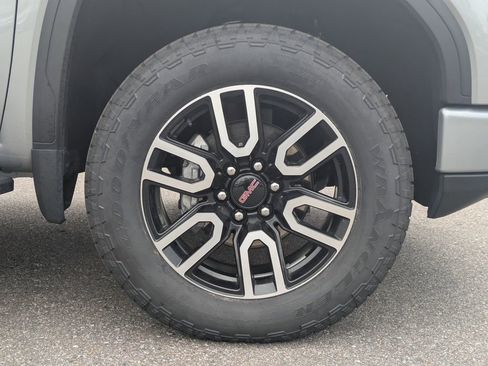 Used 2024 GMC Sierra 1500 AT4 w/ AT4 Premium Package AWD/4WD image 11