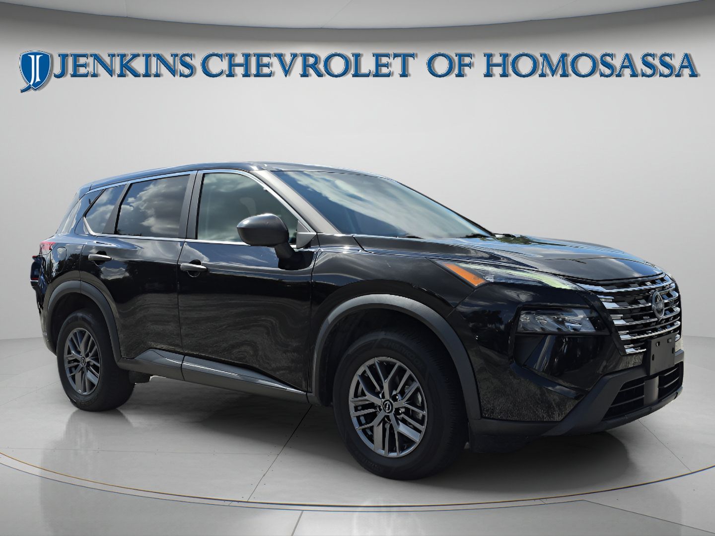 Used 2024 Nissan Rogue S AWD/4WD image 2
