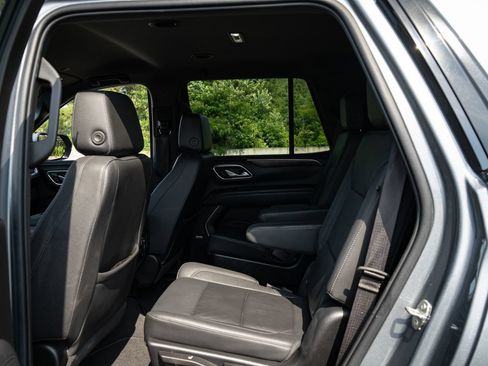 Used 2022 Chevrolet Tahoe Z71 w/ Luxury Package AWD/4WD image 18