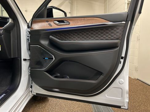 New 2026 Jeep Grand Cherokee L Summit image 16