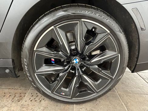 Used 2023 BMW 760i xDrive image 39