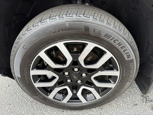 Used 2023 Ford Maverick Lariat FWD image 11