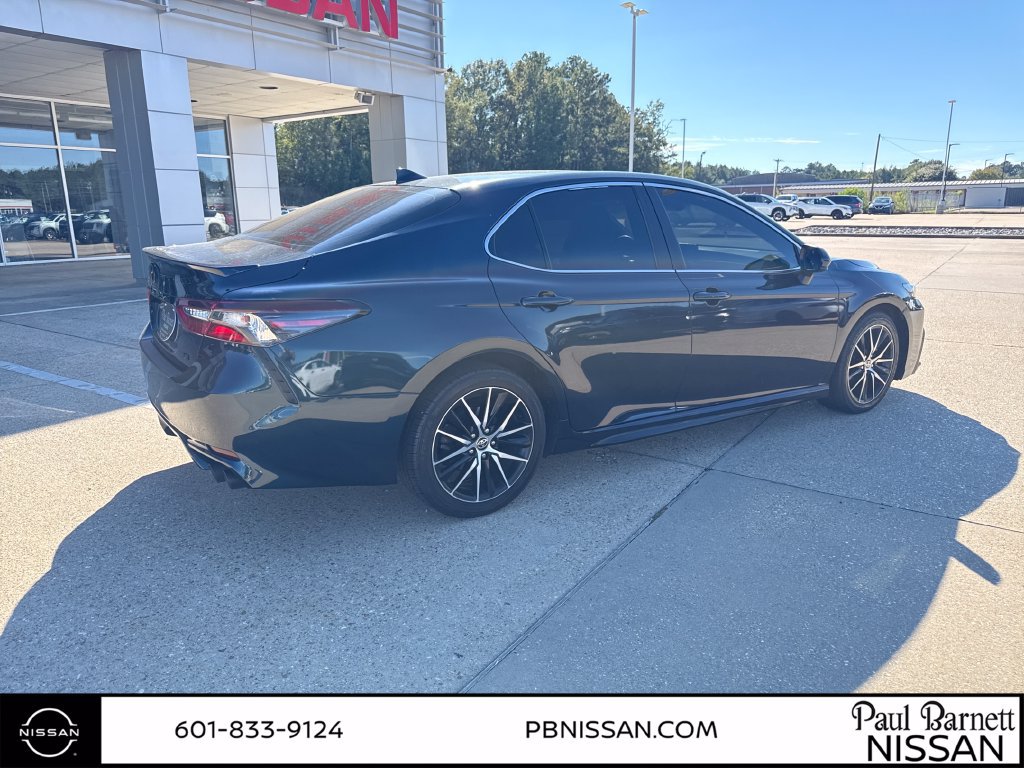 Used 2021 Toyota Camry SE FWD image 3