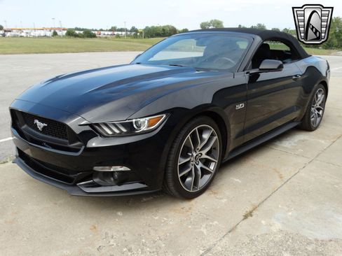 Used 2015 Ford Mustang GT Premium image 3