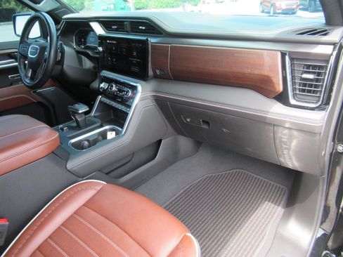 Used 2024 GMC Sierra 1500 Denali Ultimate AWD/4WD image 11