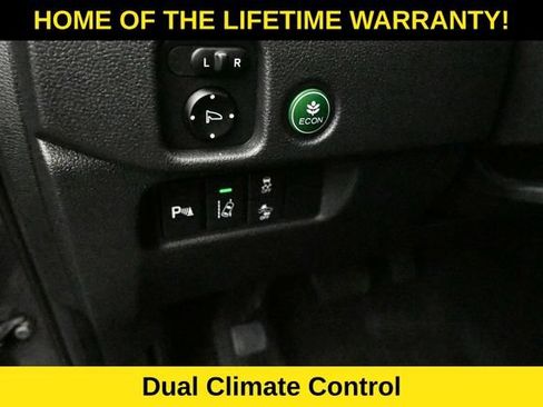 Used 2017 Honda Pilot Touring image 16