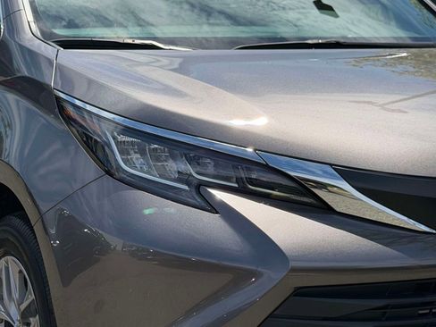 Used 2022 Toyota Sienna LE FWD image 17
