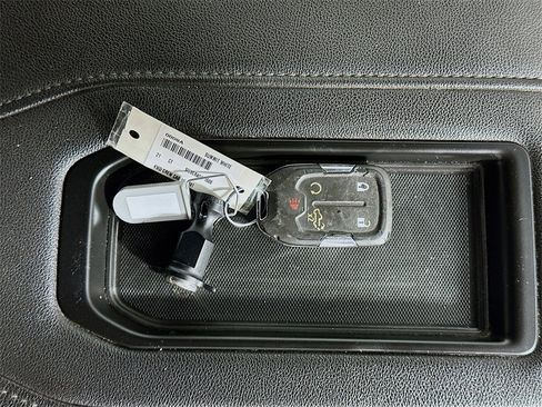 Used 2021 Chevrolet Silverado 1500 RST image 34