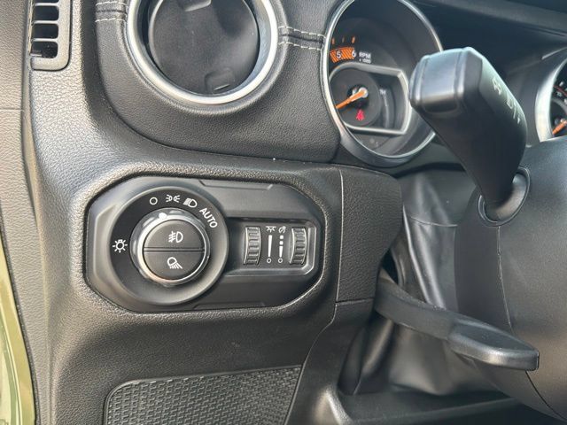 Used 2022 Jeep Gladiator Overland w/ Popular Equipment Package AWD/4WD image 31
