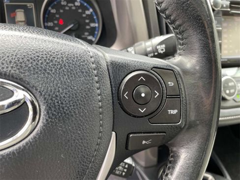 Used 2018 Toyota RAV4 XLE image 19