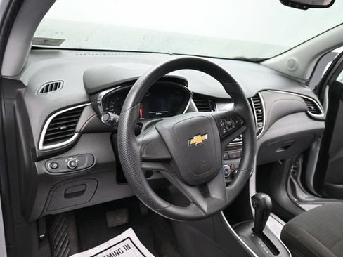 Used 2017 Chevrolet Trax LS AWD/4WD image 13