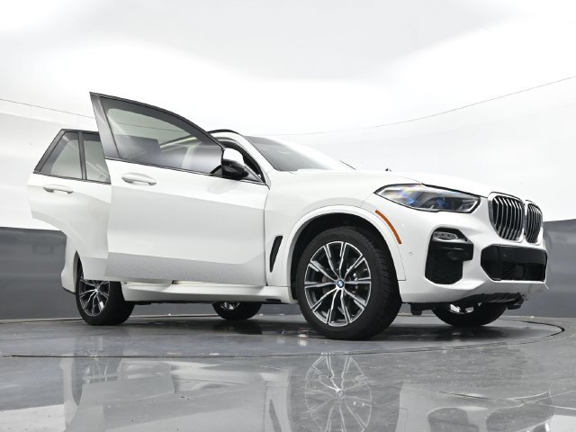 Used 2019 BMW X5 xDrive40i w/ M Sport Package AWD/4WD image 40