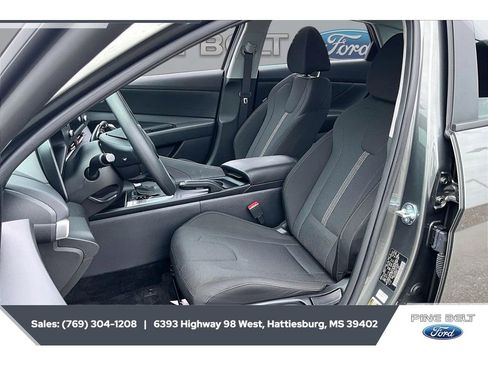 Used 2026 Hyundai Elantra SE FWD image 18