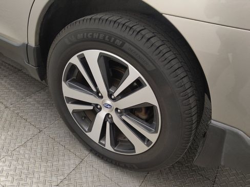 Used 2019 Subaru Outback 3.6R Limited AWD/4WD image 31