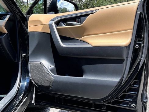Used 2019 Toyota RAV4 XLE Premium FWD image 28