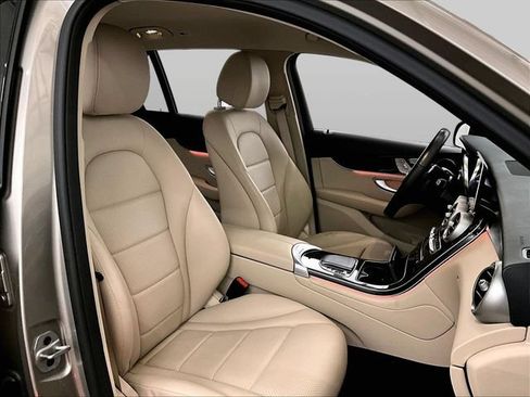 Used 2022 Mercedes-Benz GLC 300 4MATIC image 7
