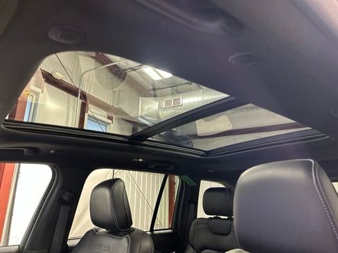 Used 2023 Jeep Grand Cherokee Overland AWD/4WD image 33