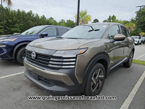 Used 2025 Nissan Kicks SV FWD image 5