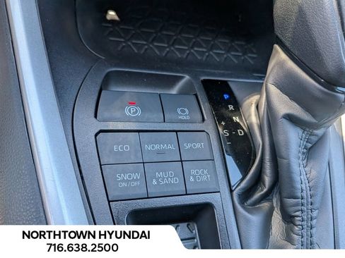 Used 2025 Toyota RAV4 XLE AWD/4WD image 15